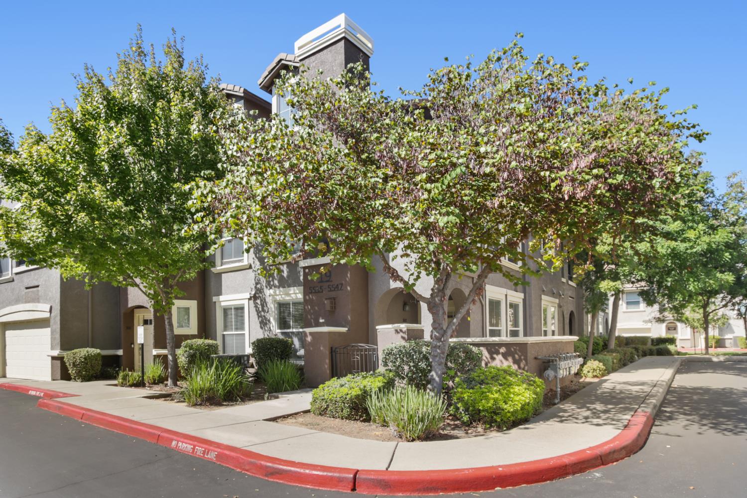 5547 Tares Circle