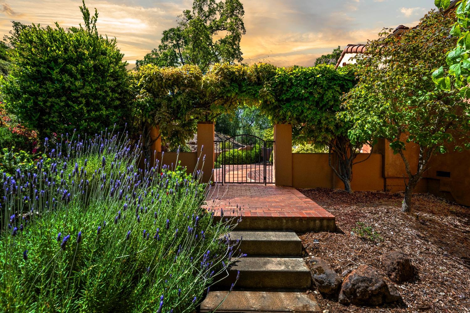 881 Villa Del Sol