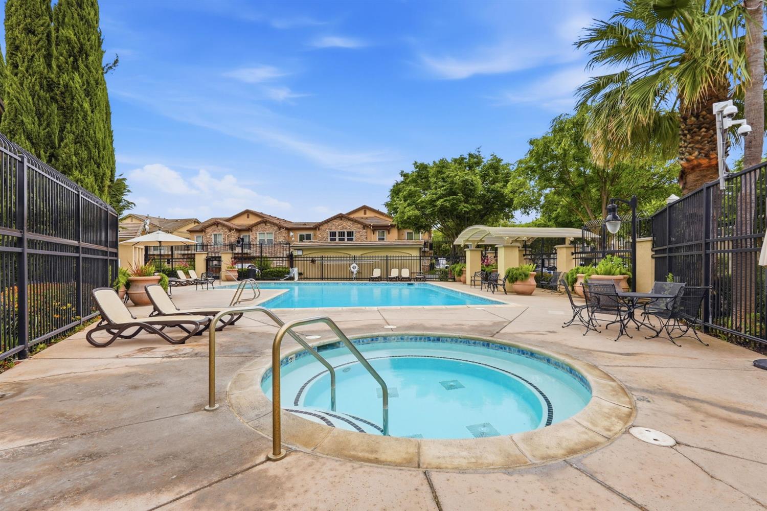 3301 N Park Drive 2212