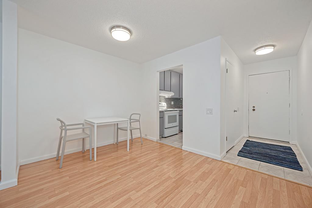 724 Woodside Lane East 6