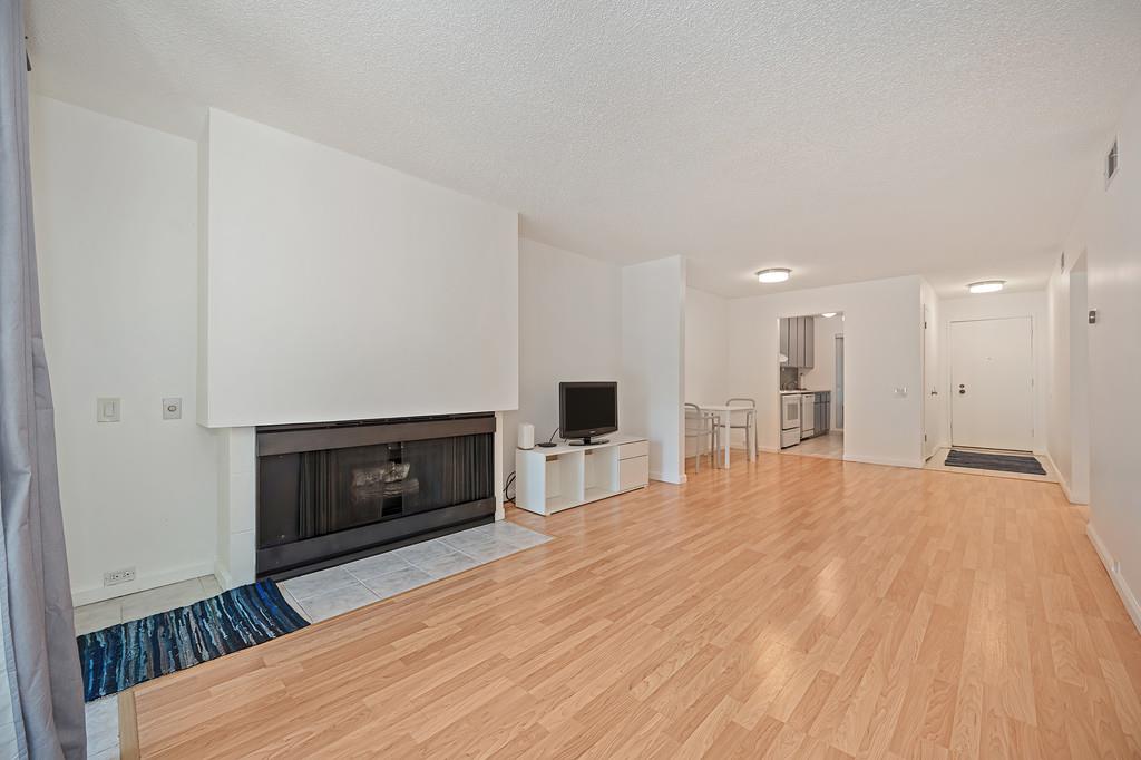 724 Woodside Lane East 6
