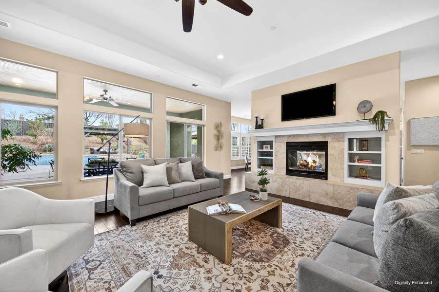 1409 W Colonial Parkway W