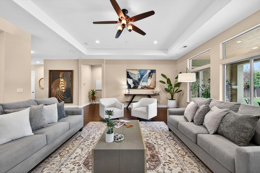 1409 W Colonial Parkway W