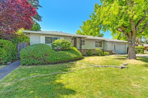 2 Springbrook Circle Sacramento CA 95831