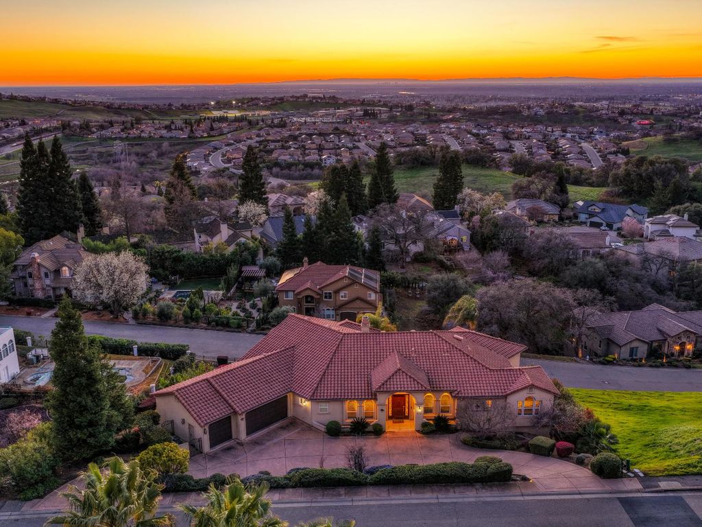 Photo of 512 Montridge Way, El Dorado Hills, CA 95762 (MLS # 226017744)