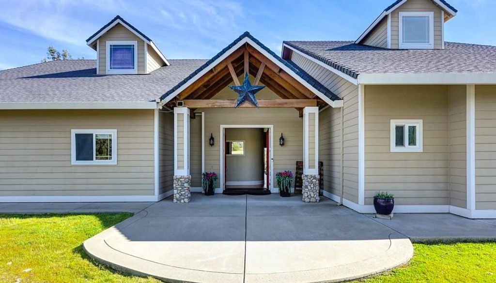 Photo of 4410 Dust Cloud Drive, Shingle Springs, CA 95682 (MLS # 226019910)