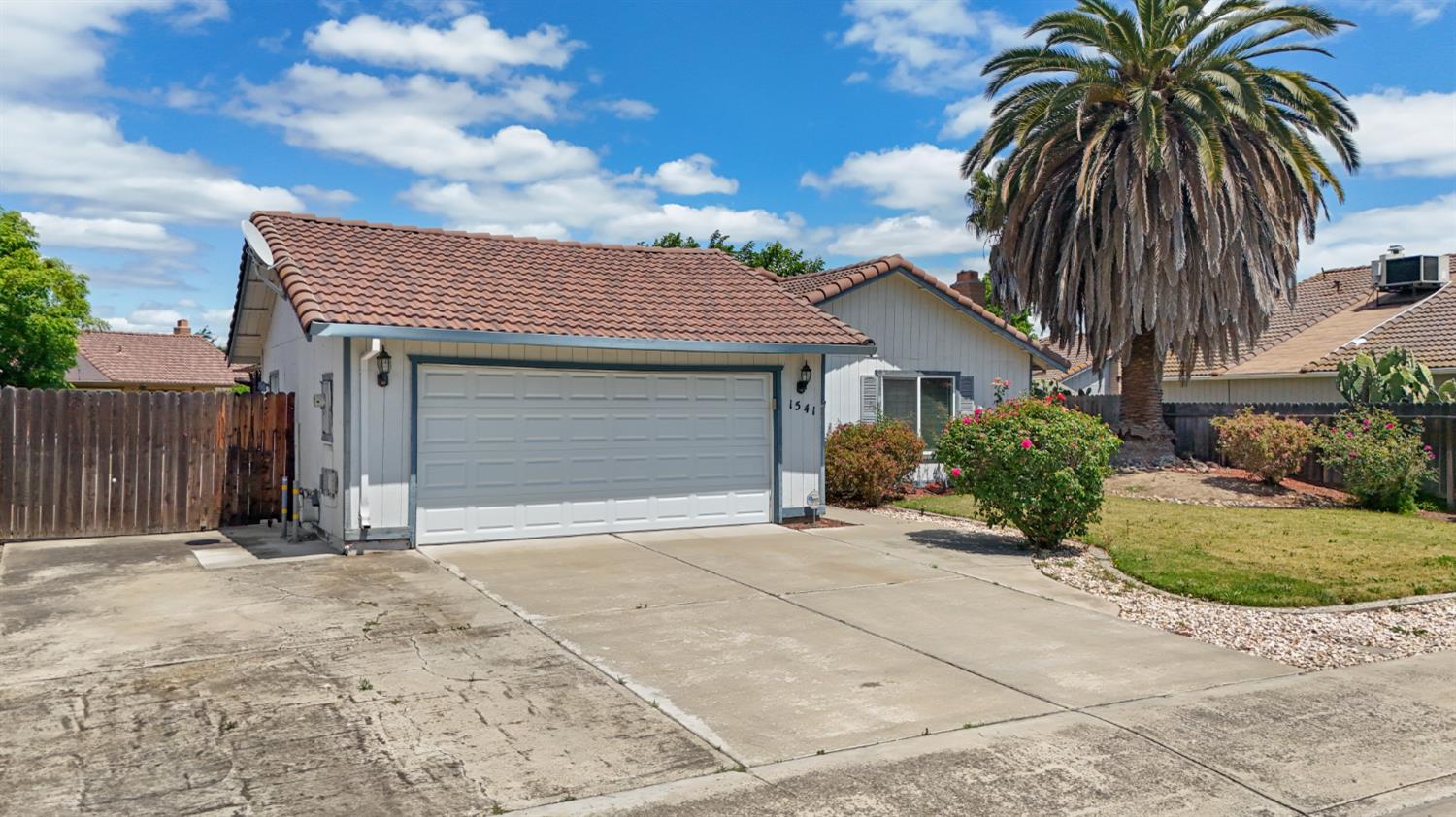 1541 W Kavanagh Avenue