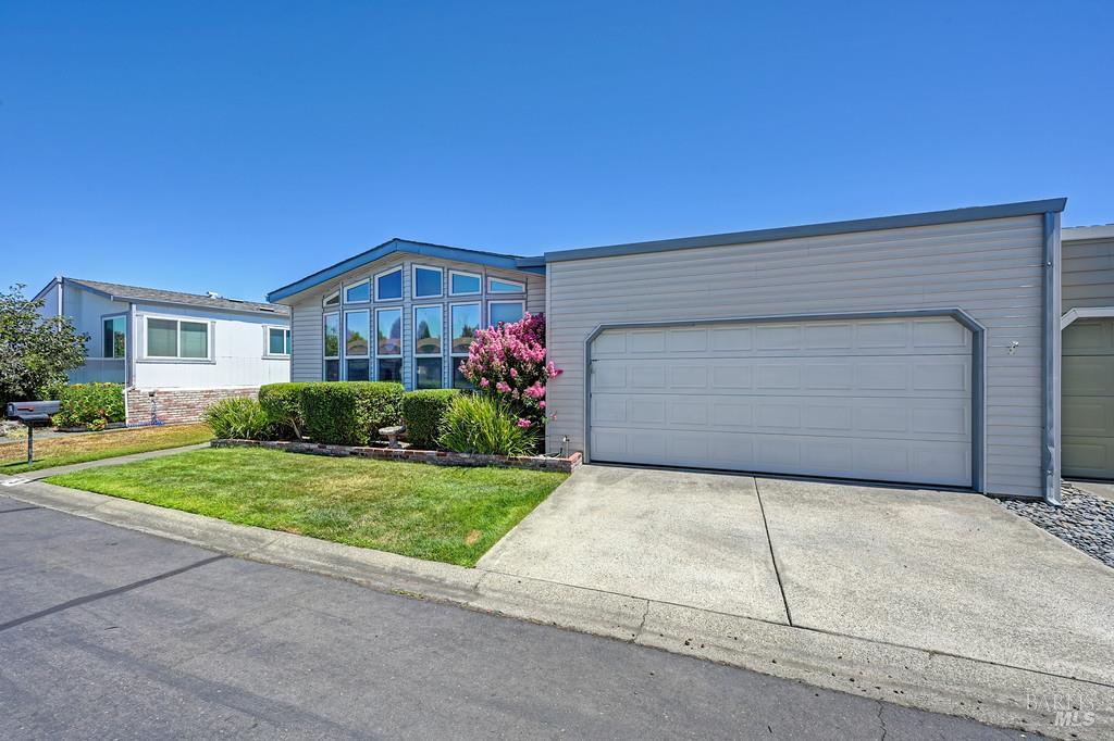 31 Falcon Crest Circle