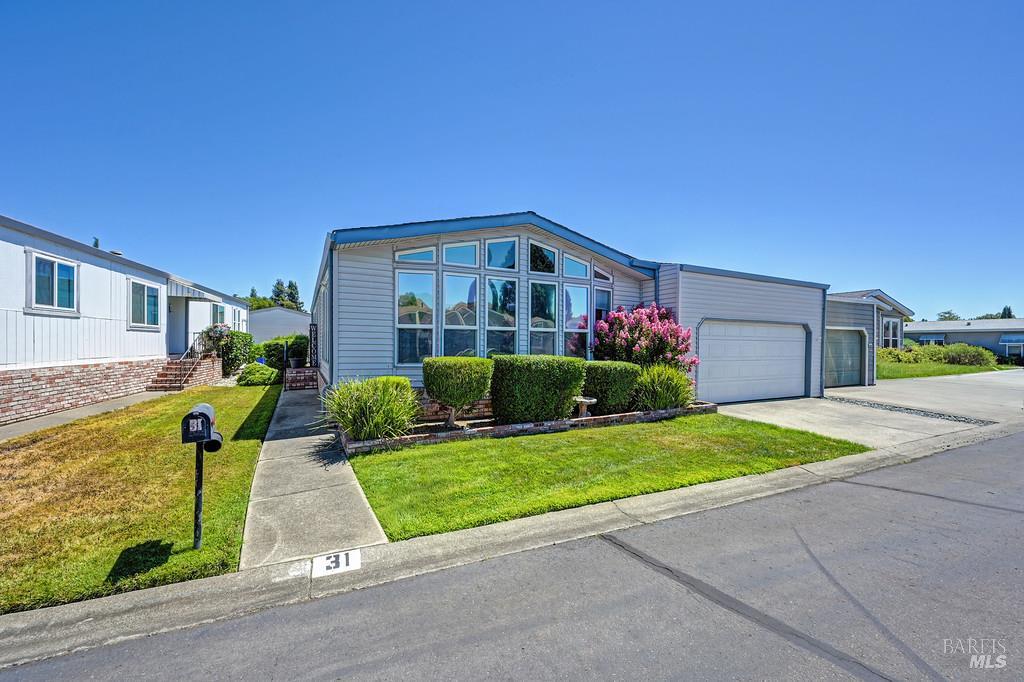 31 Falcon Crest Circle