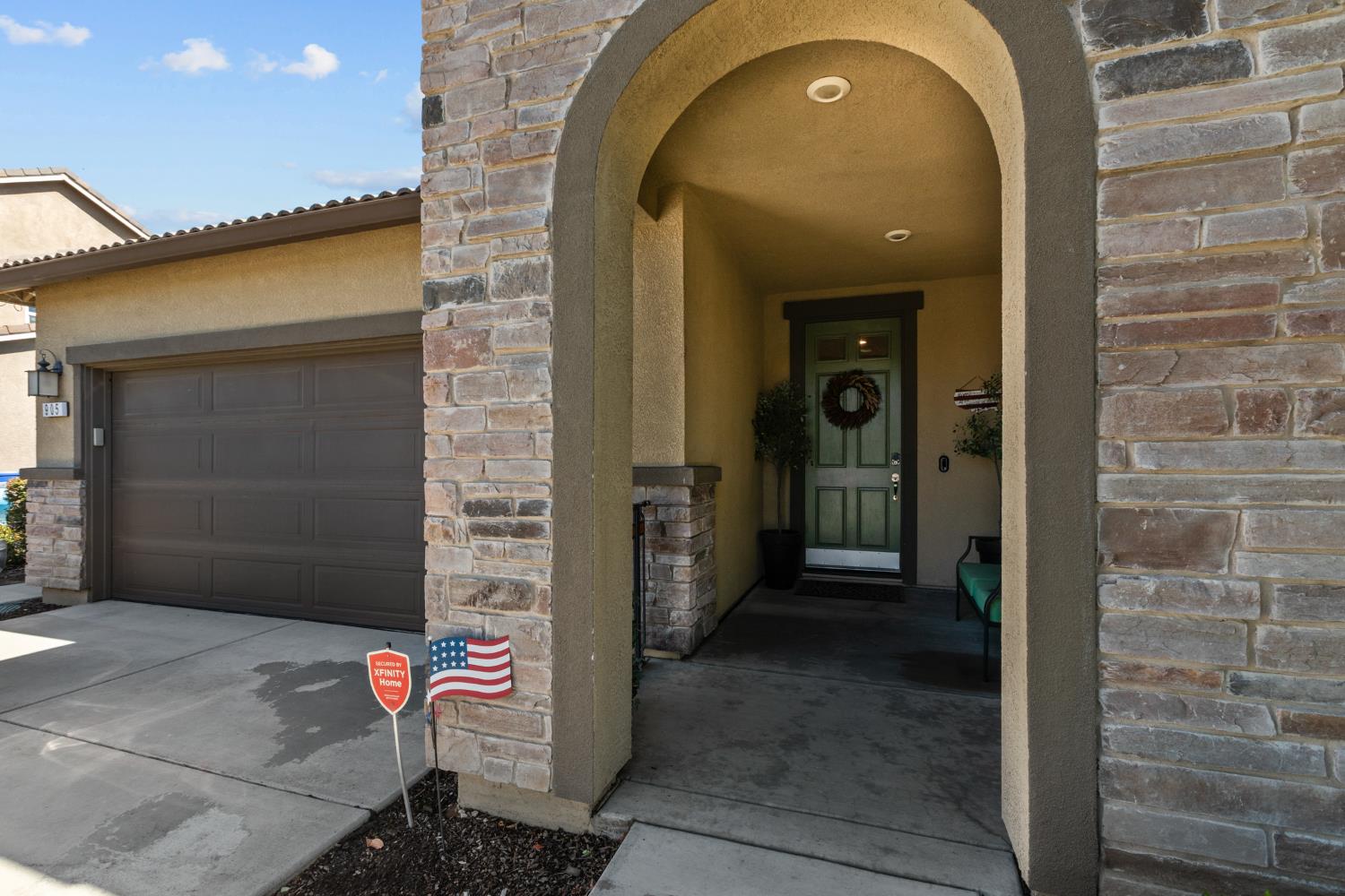 905 Ellis Circle
