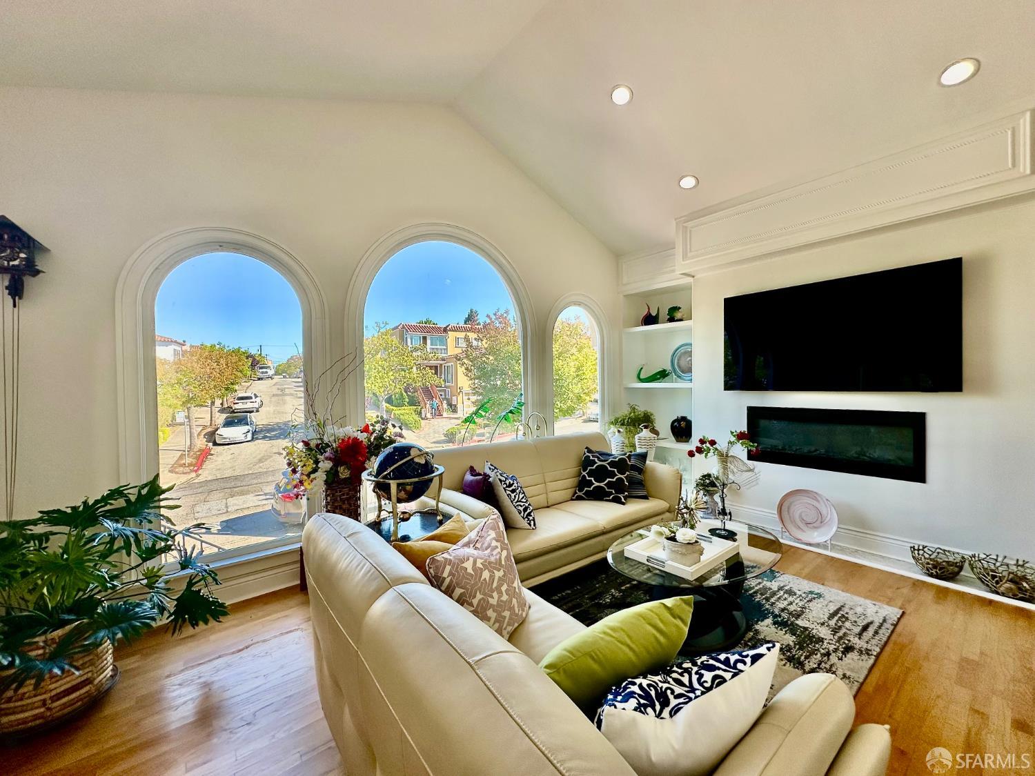 254 La Cruz Avenue