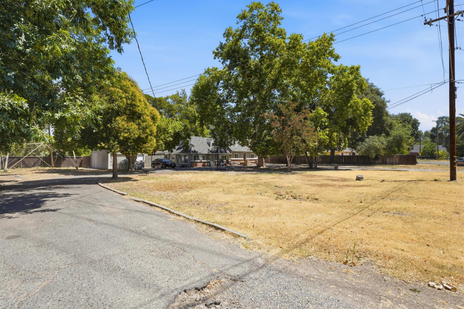 1933 Los Robles Boulevard