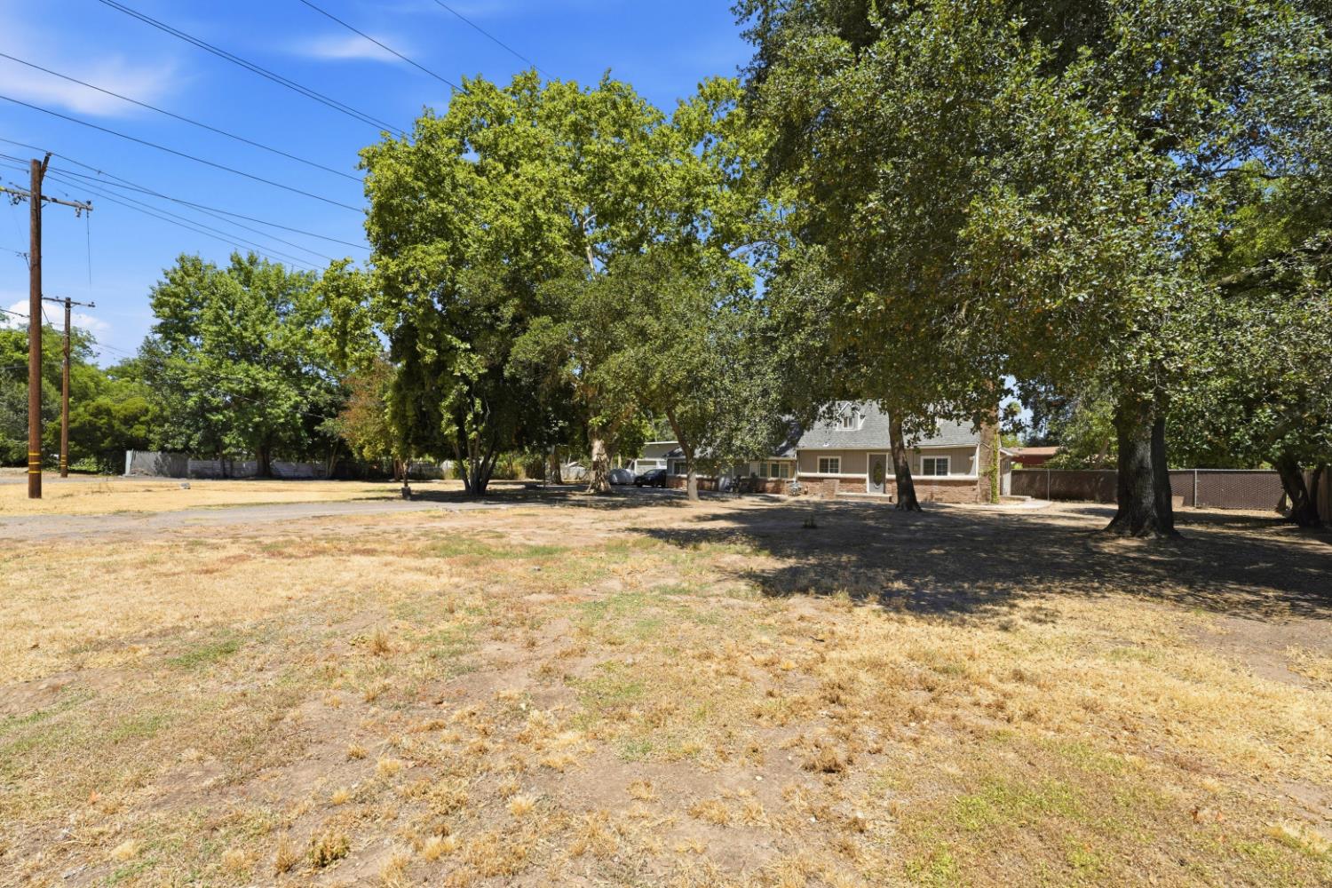 1933 Los Robles Boulevard