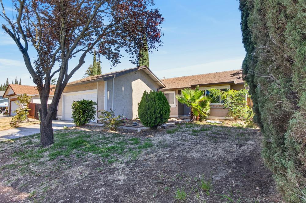 3724 Comanche Way