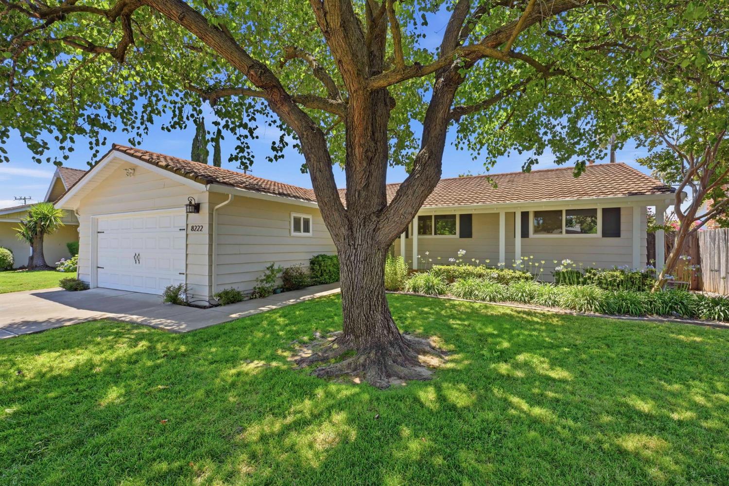 8222 Lake Forest Drive