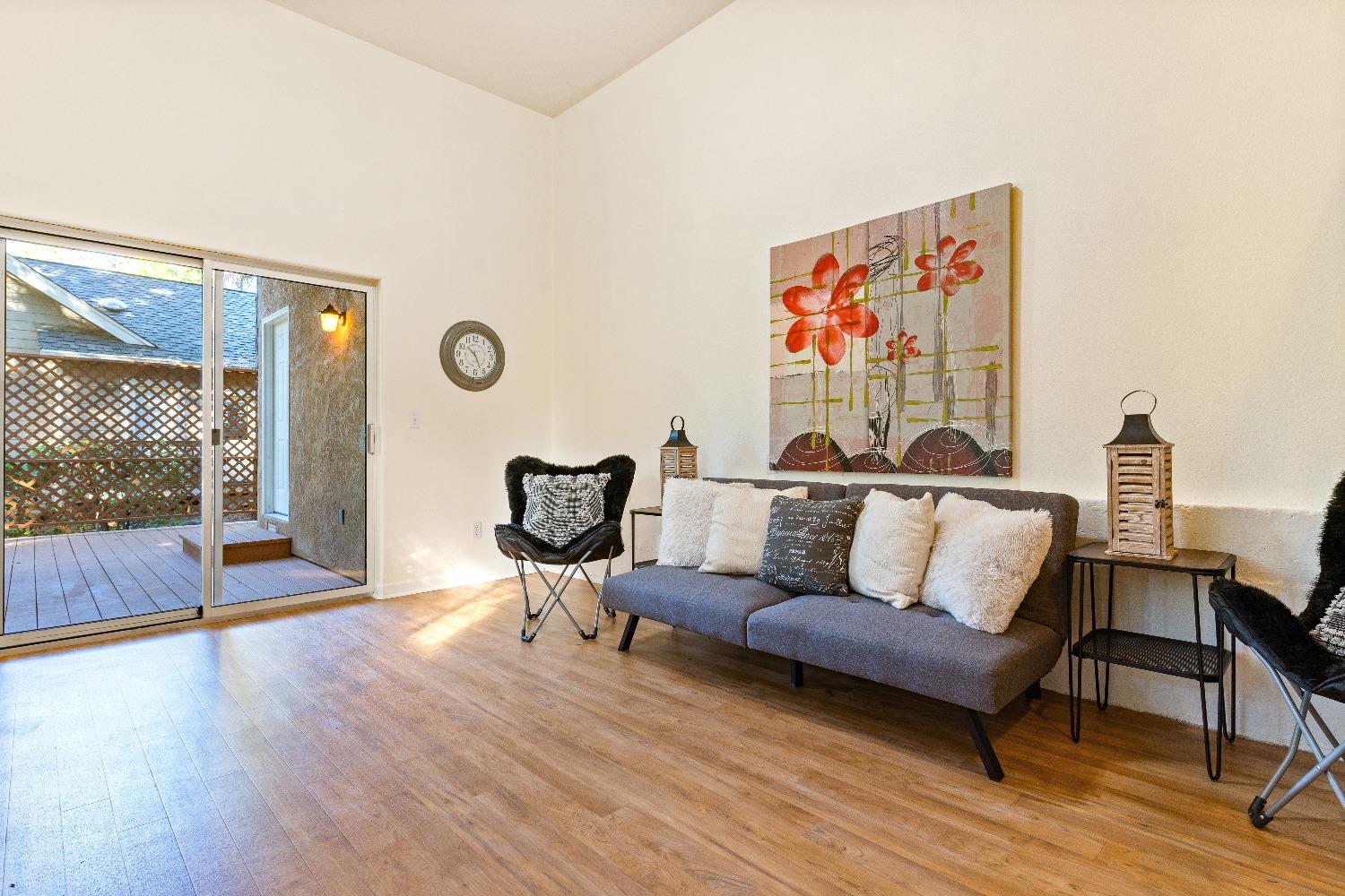 Grass Valley, California 95949, United States, 3 Bedrooms Bedrooms, ,2 BathroomsBathrooms,Residential,Pending,32199