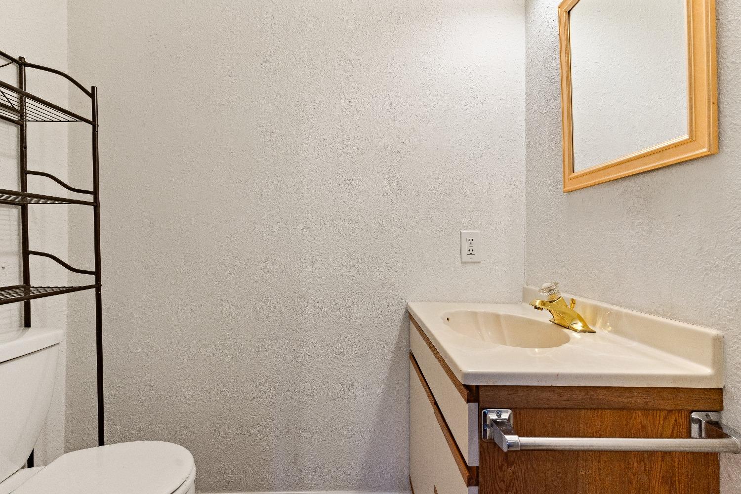 Grass Valley, California 95949, United States, 3 Bedrooms Bedrooms, ,2 BathroomsBathrooms,Residential,Pending,32199