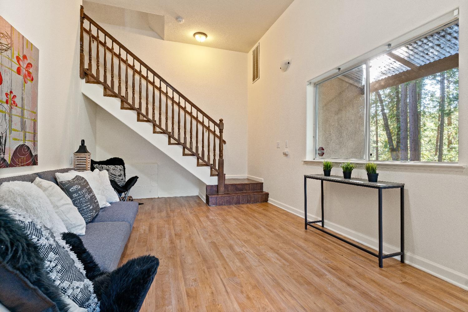 Grass Valley, California 95949, United States, 3 Bedrooms Bedrooms, ,2 BathroomsBathrooms,Residential,Pending,32199