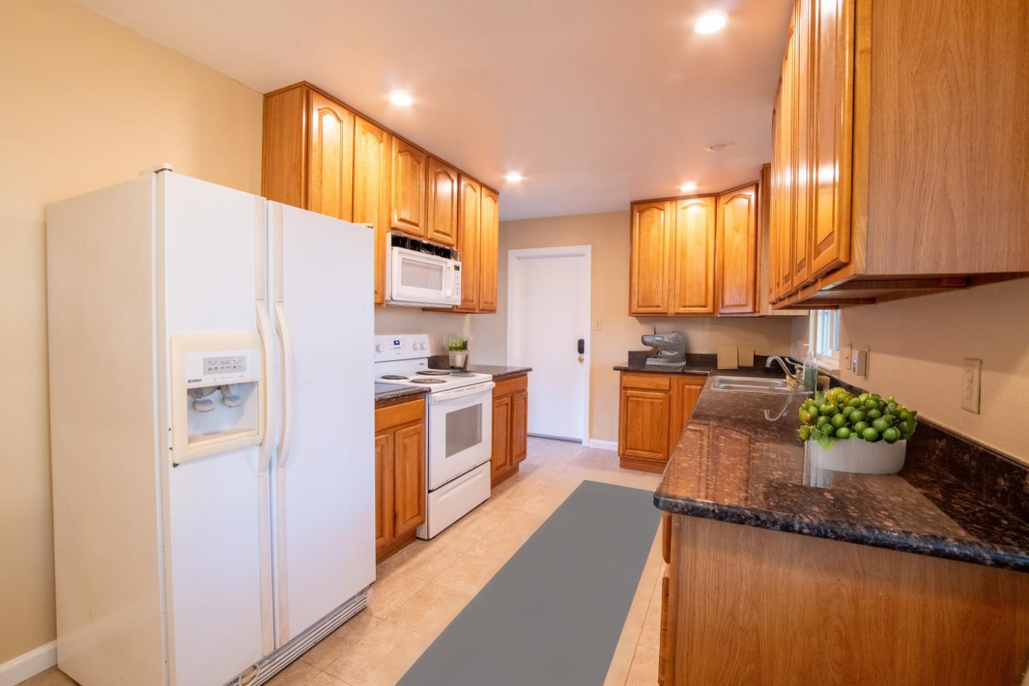 Stockton, California 95207, United States, 4 Bedrooms Bedrooms, ,3 BathroomsBathrooms,Residential,Active,227085