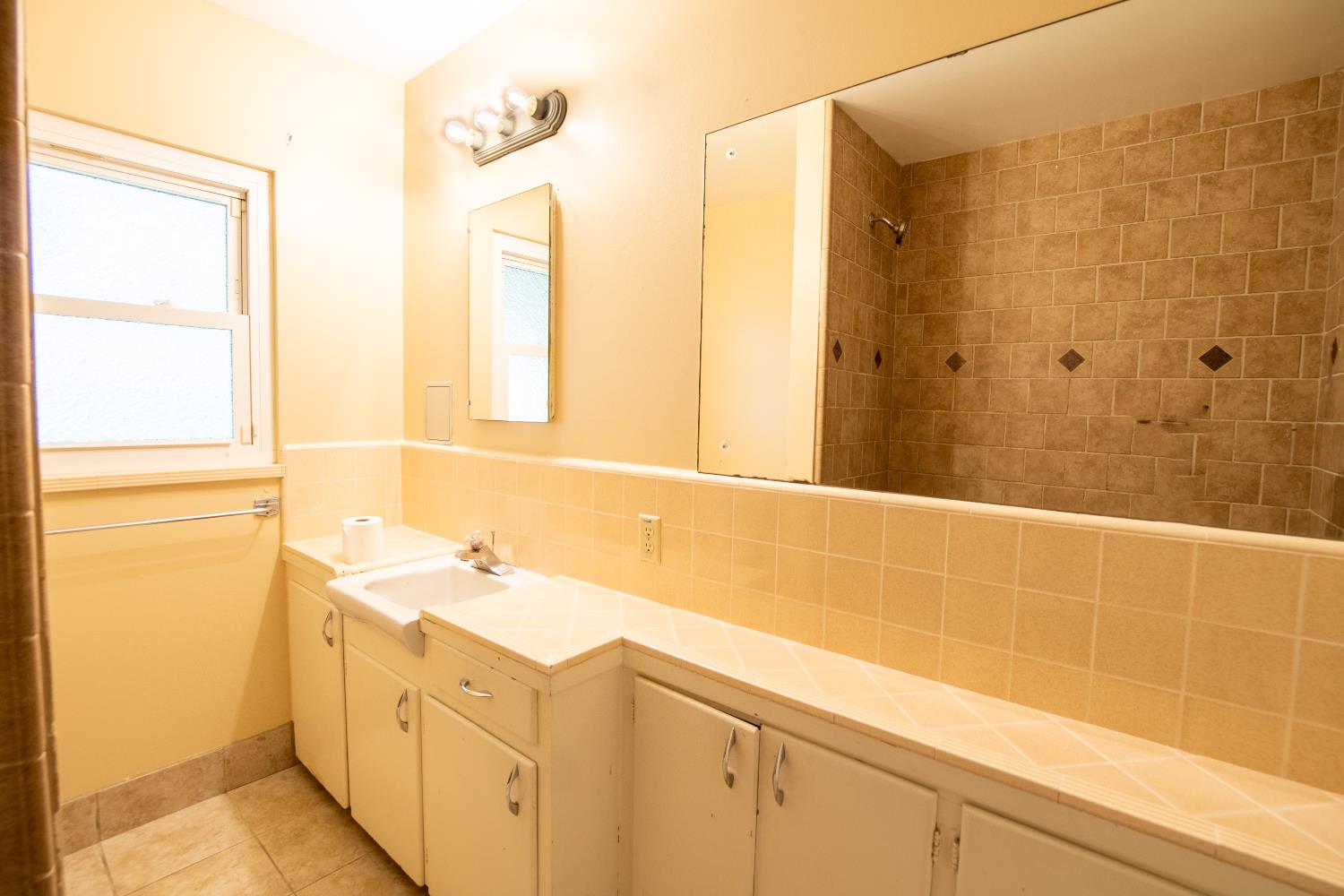 Stockton, California 95207, United States, 4 Bedrooms Bedrooms, ,3 BathroomsBathrooms,Residential,Active,227085