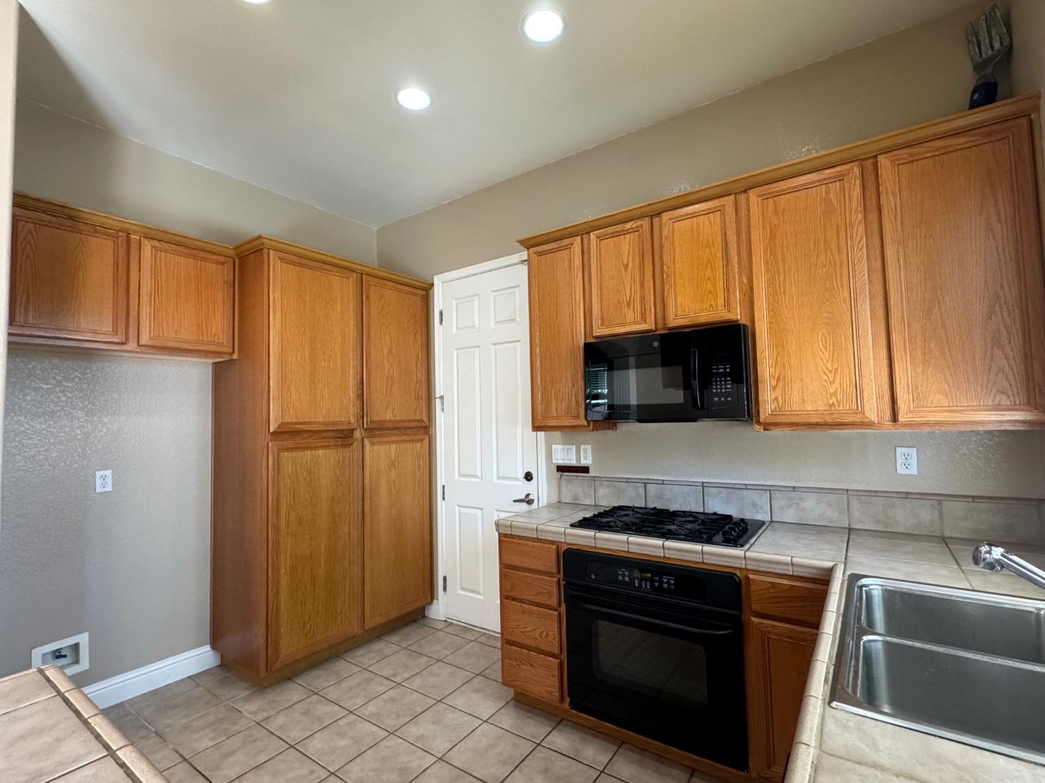 6100 Palmaya Lane