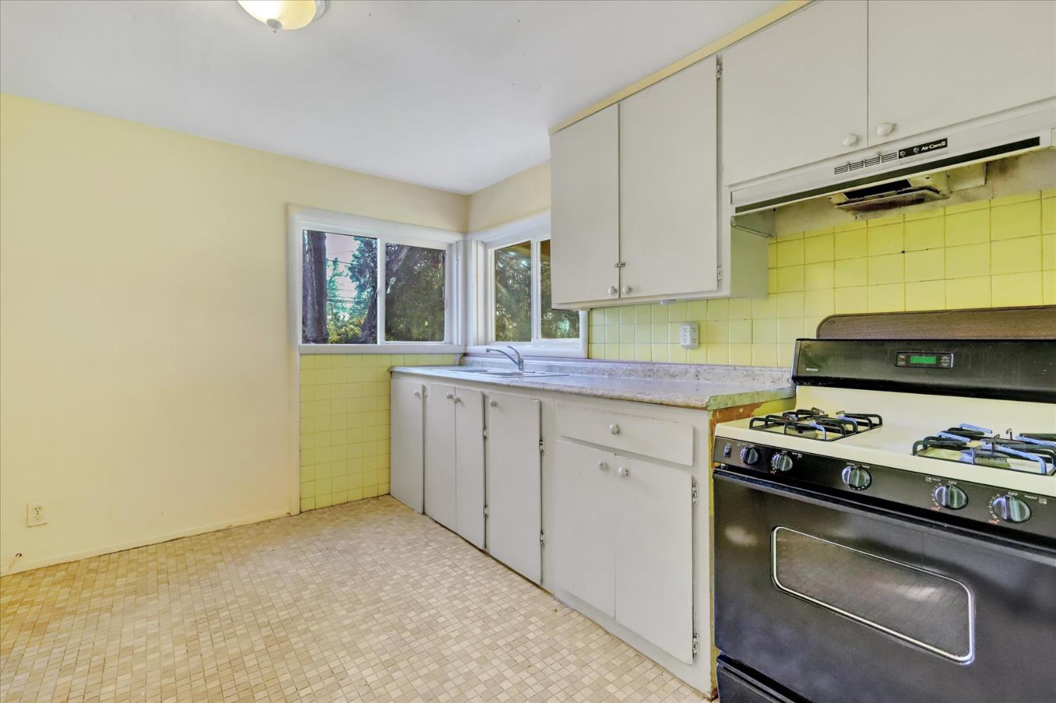 12282 Rough And Ready Highway