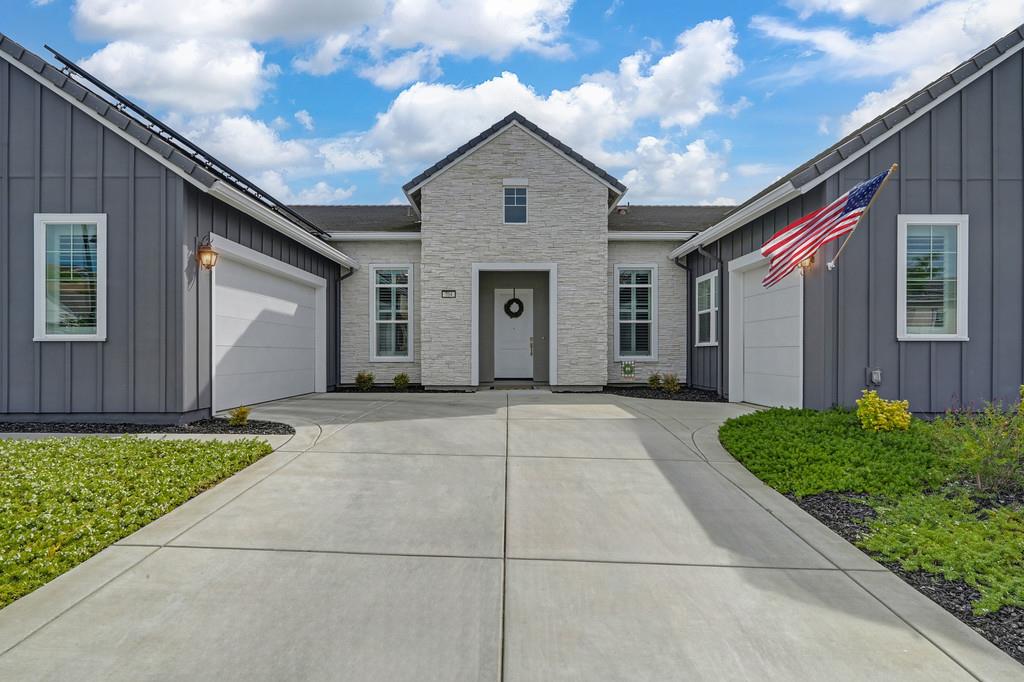 704 Golden Acorn Court