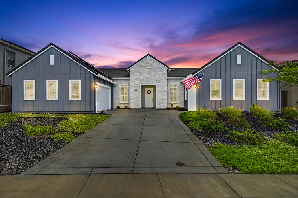 704 Golden Acorn Court