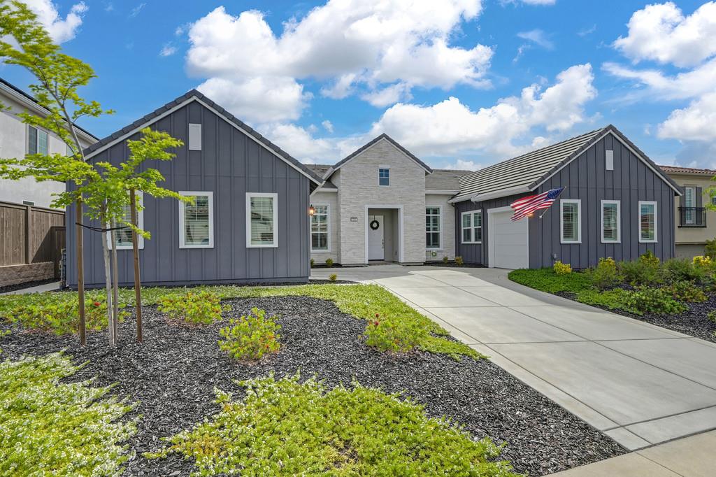 704 Golden Acorn Court