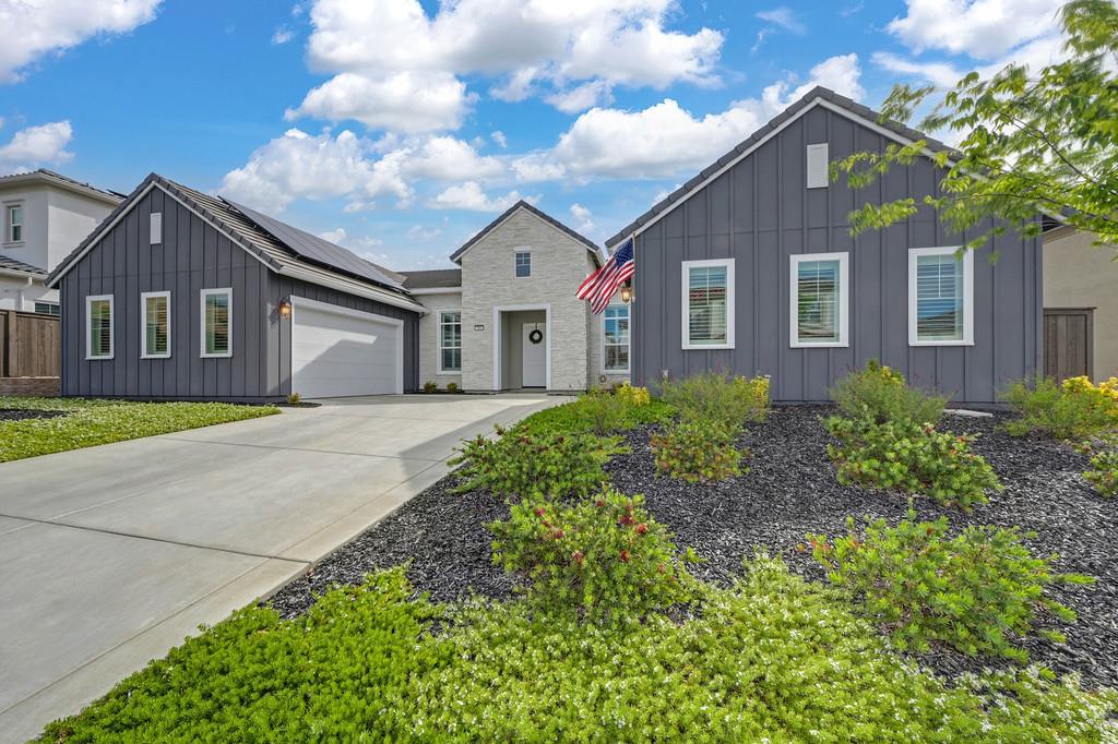 704 Golden Acorn Court