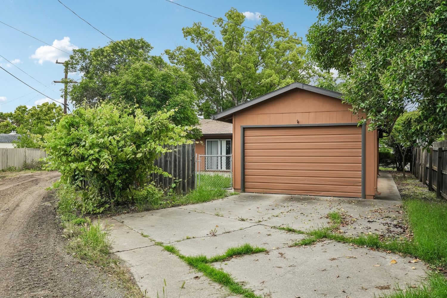 805 Duchow Way
