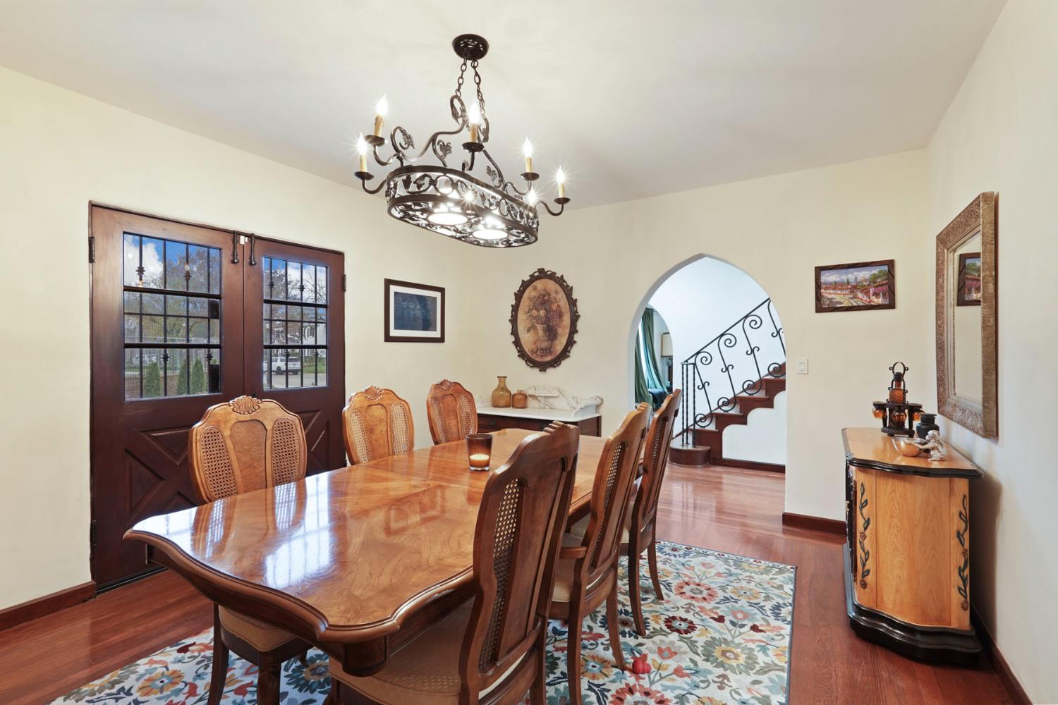 2634 Clarendon Avenue