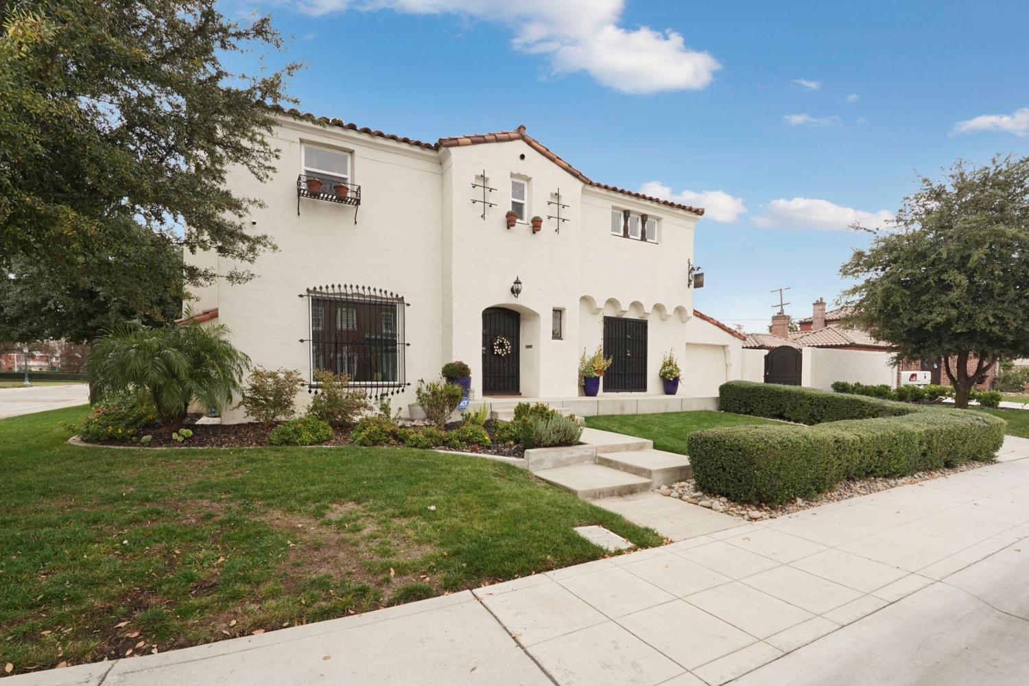 2634 Clarendon Avenue