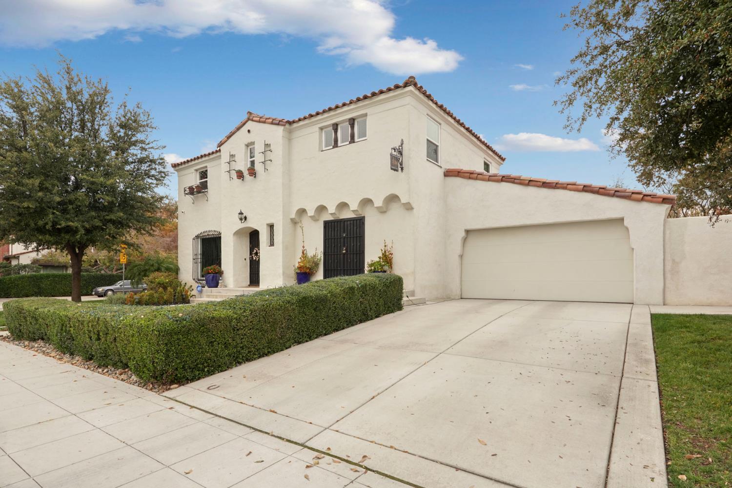 2634 Clarendon Avenue