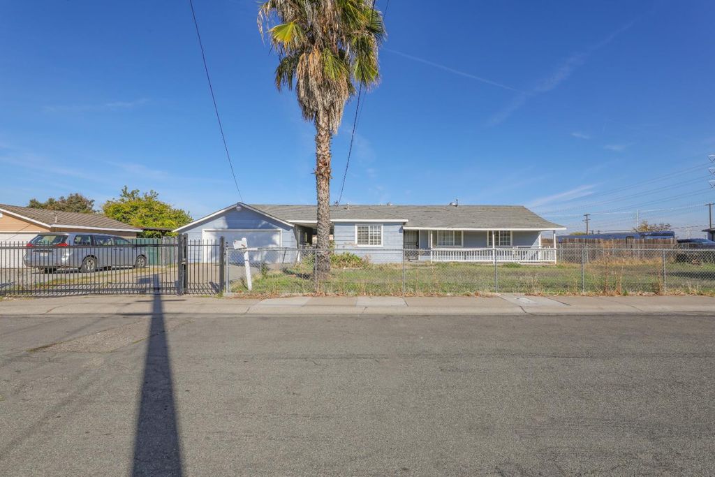 Photo of 2827 Toy Avenue, Sacramento, CA 95822 (MLS # 226007529)