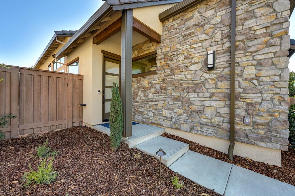 7070 Soleil Way