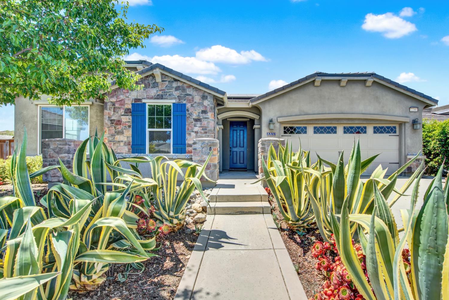 2200 Russell Circle