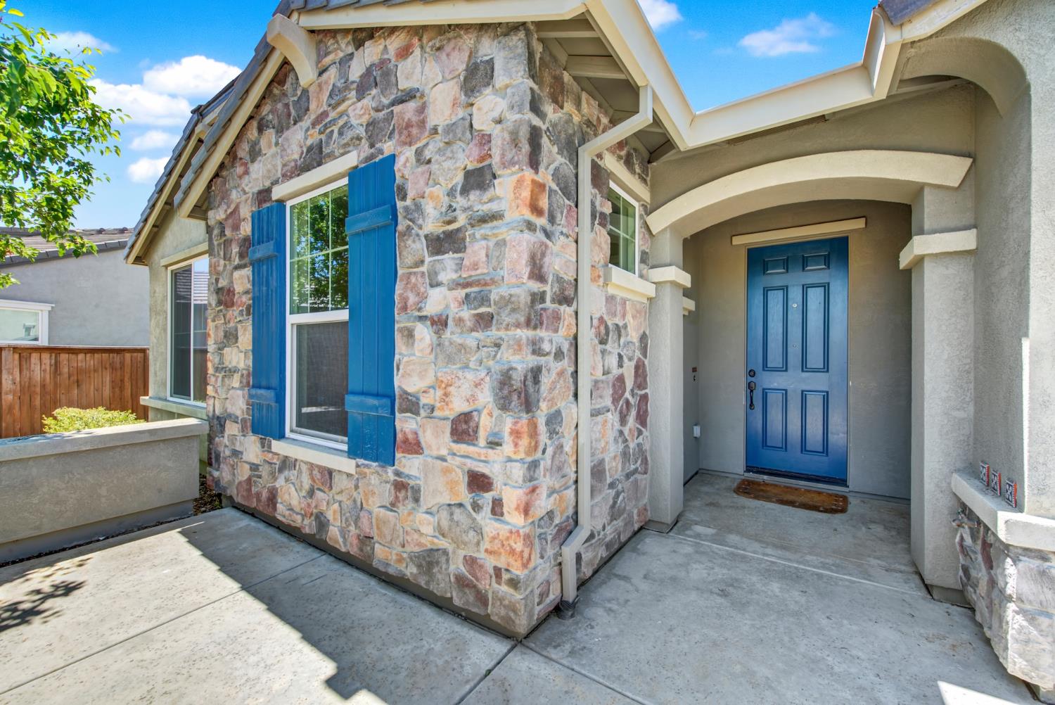 2200 Russell Circle