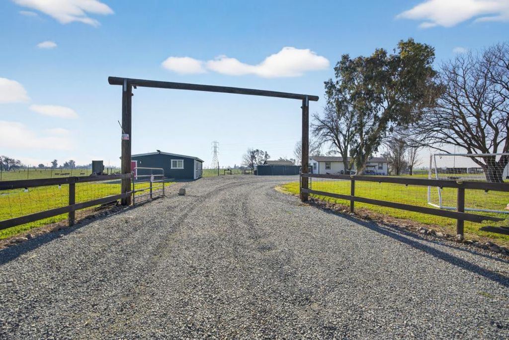 Photo of 11490 N Arno Road, Galt, CA 95632 (MLS # 226005667)