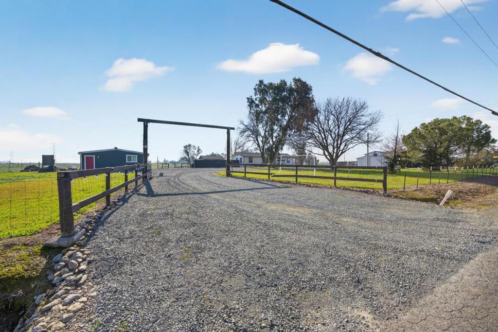 Photo of 11490 N Arno Road, Galt, CA 95632 (MLS # 226005667)