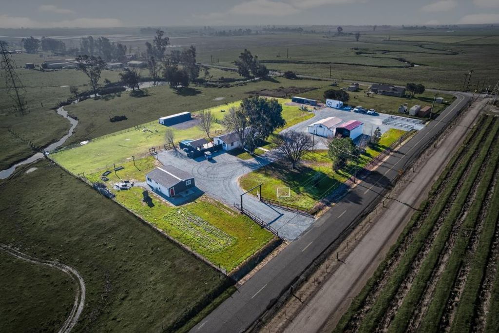 Photo of 11490 N Arno Road, Galt, CA 95632 (MLS # 226005667)