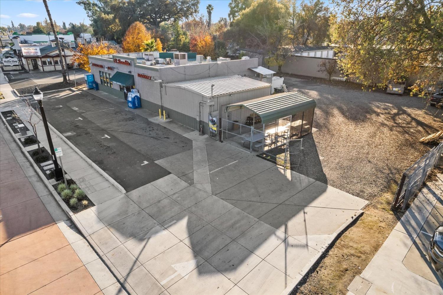 10448 Highway 99