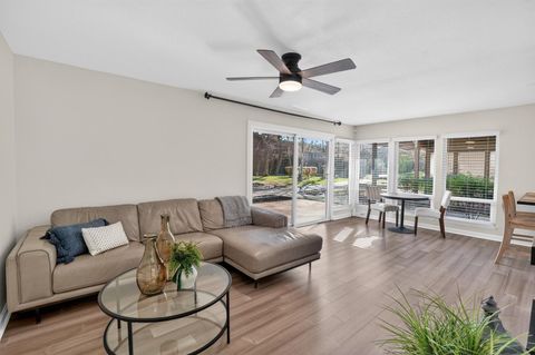 2410 Larkspur Lane 243 Sacramento CA 95825