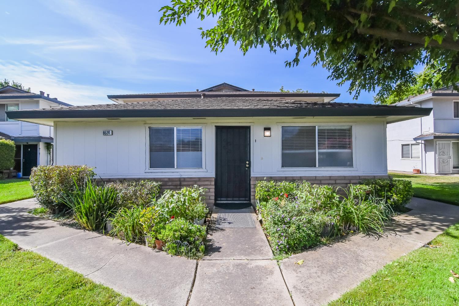 9524 Emerald Park Drive 1