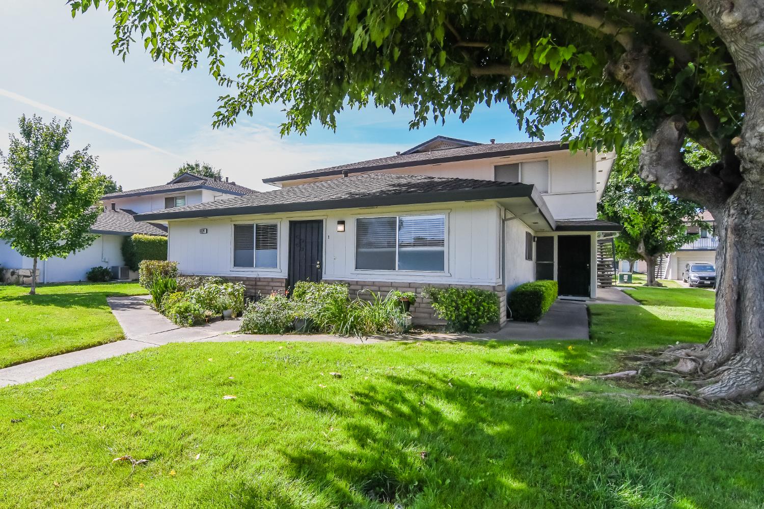 9524 Emerald Park Drive 1