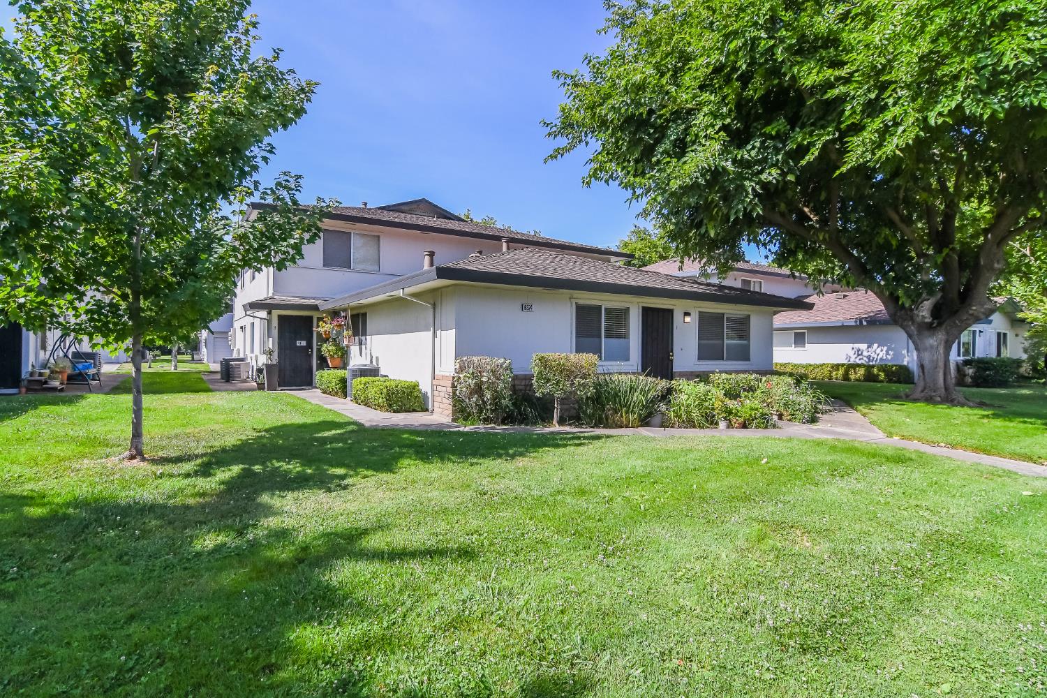 9524 Emerald Park Drive 1