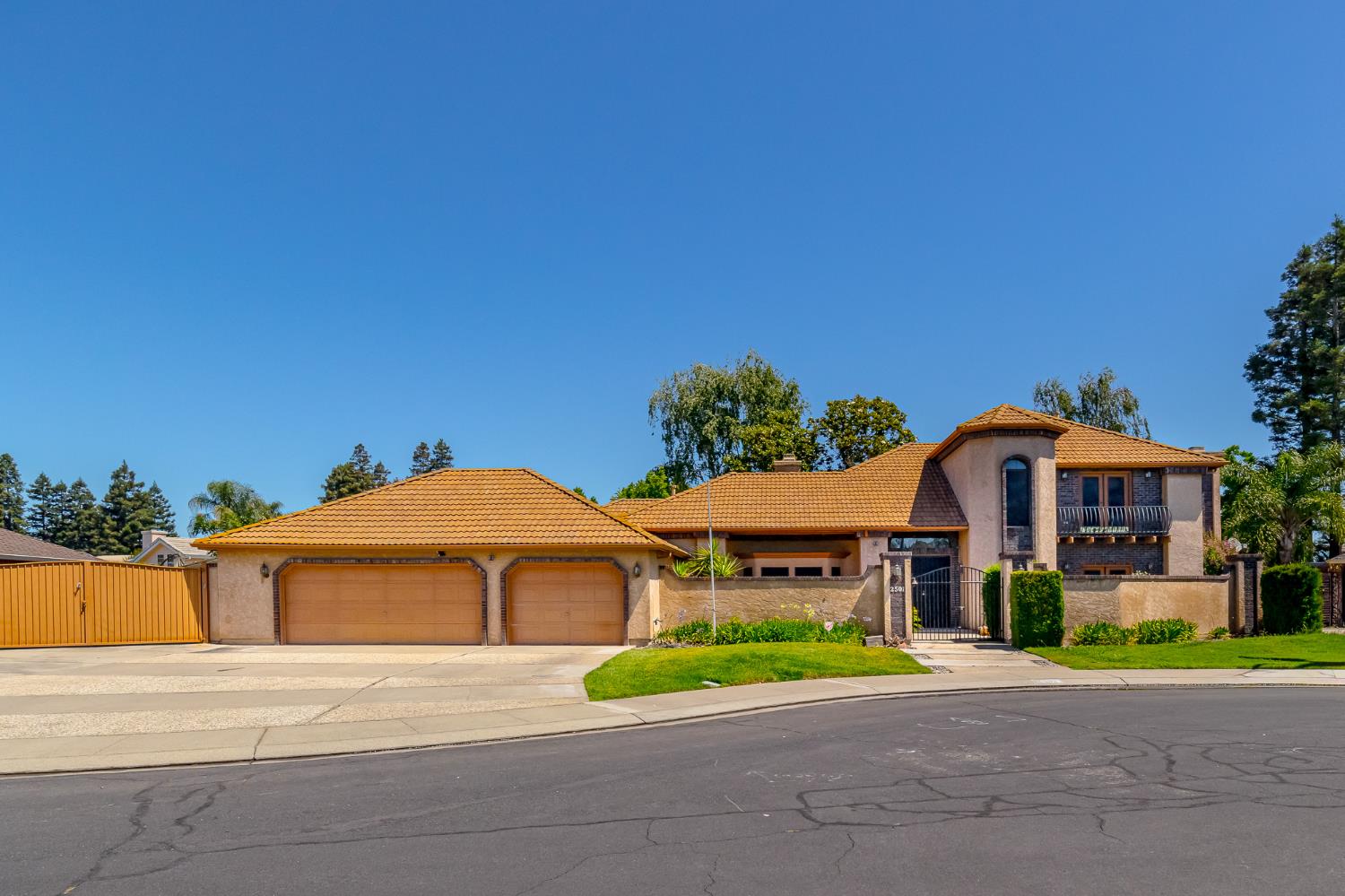 2501 Hilversum Lane