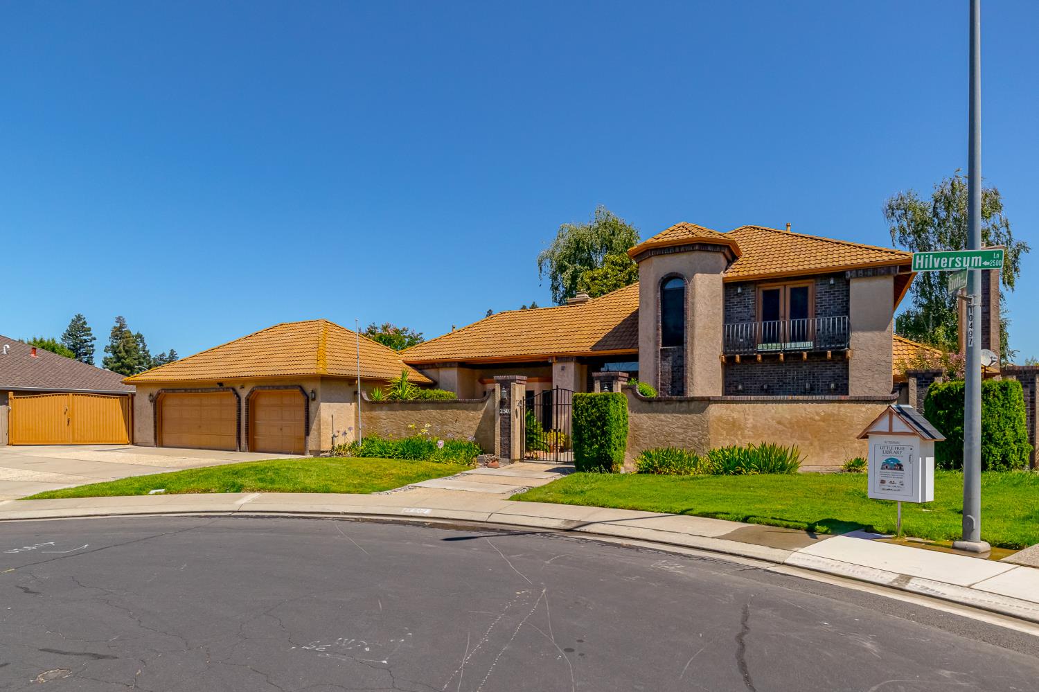 2501 Hilversum Lane
