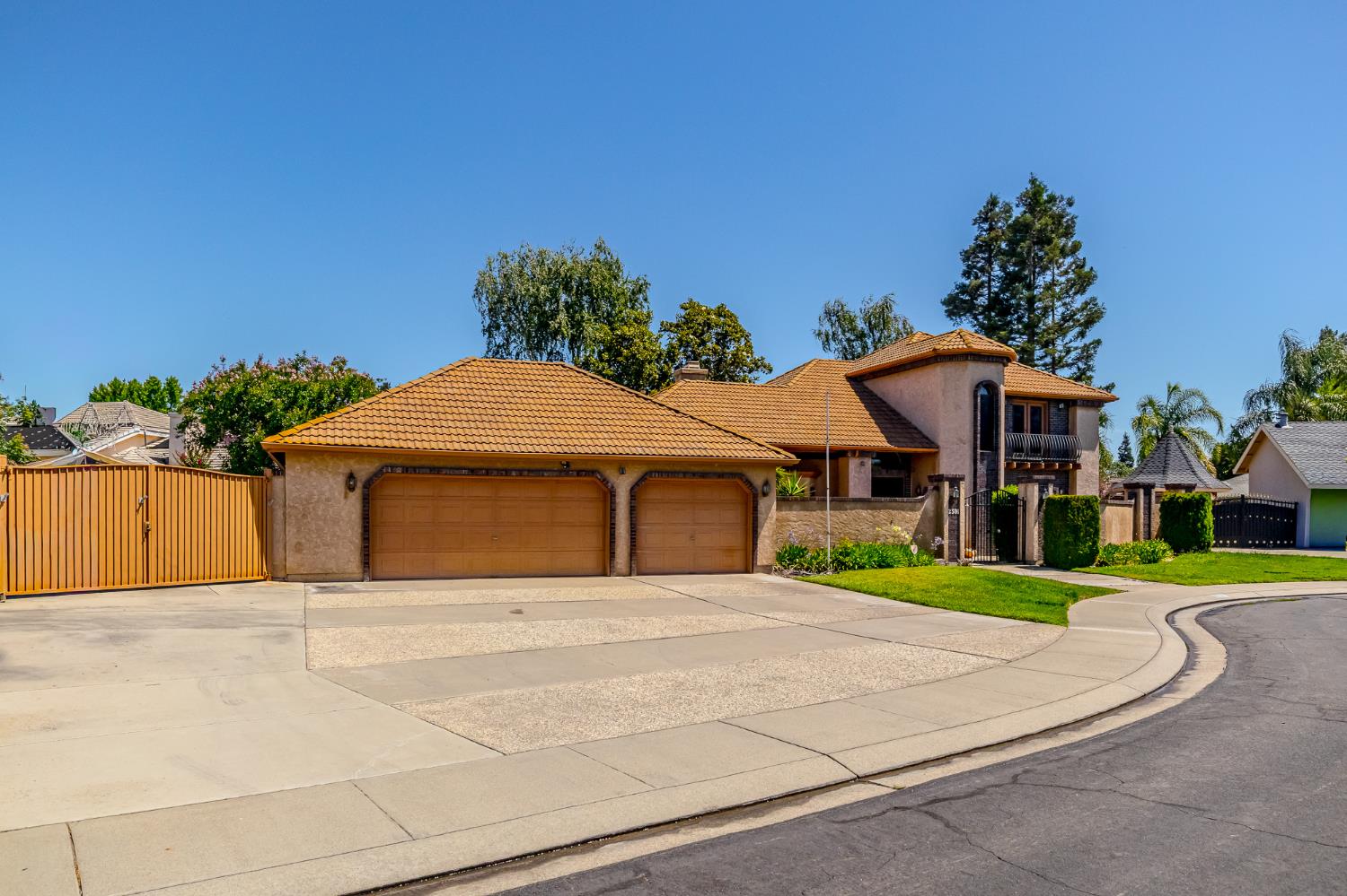 2501 Hilversum Lane
