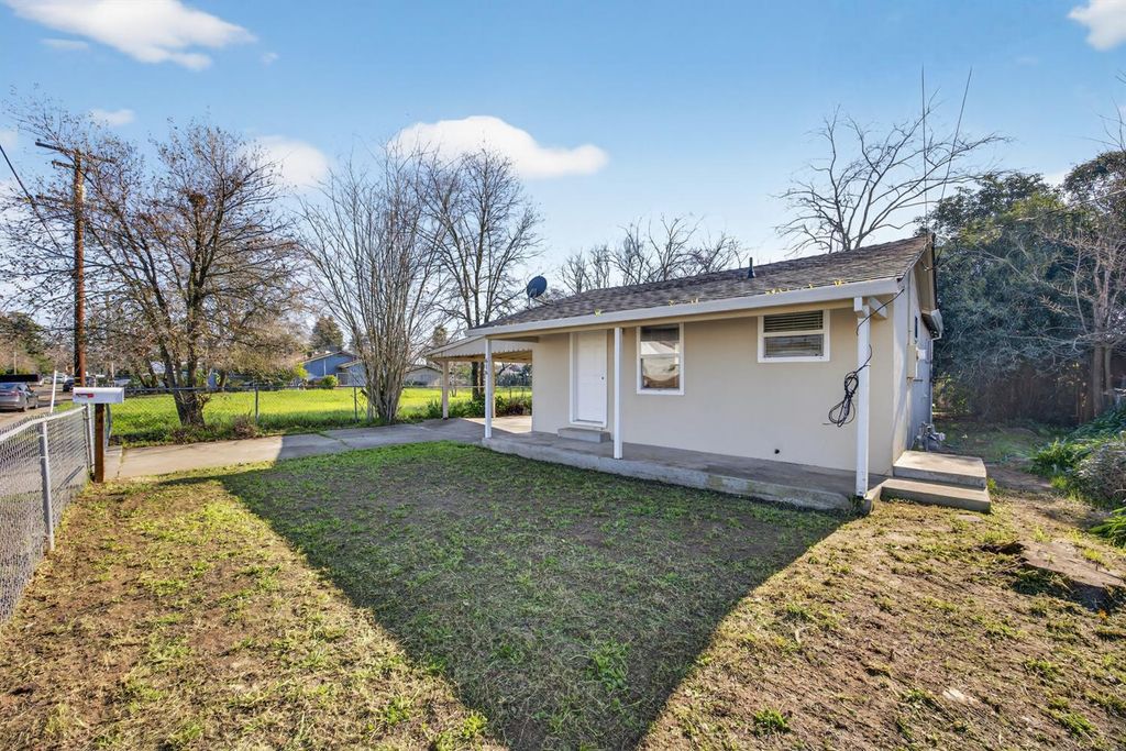 Photo of 616 Lindsay Avenue, Sacramento, CA 95838 (MLS # 226003727)